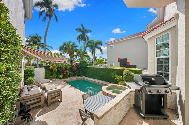 443 8th AVE S 104, Naples, FL 34102