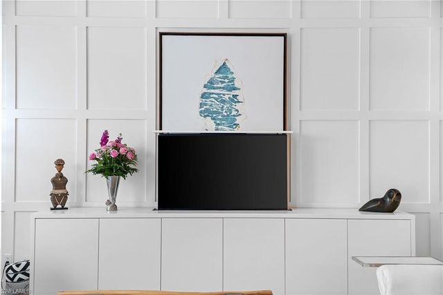 443 8th AVE S 104, Naples, FL 34102