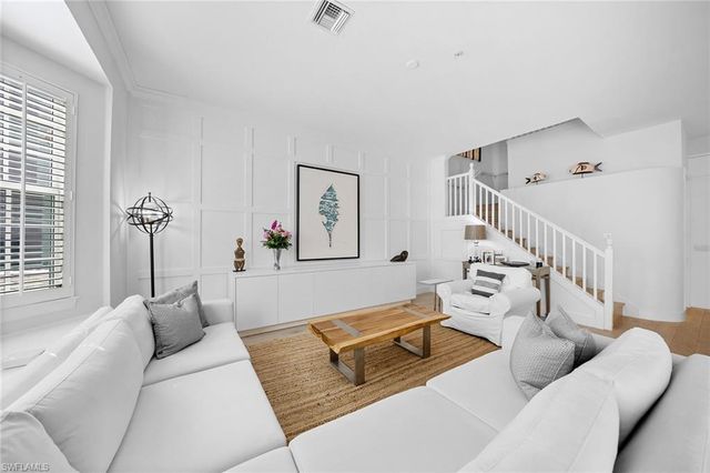 443 8th AVE S 104, Naples, FL 34102