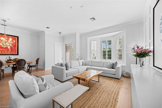 443 8th AVE S 104, Naples, FL 34102