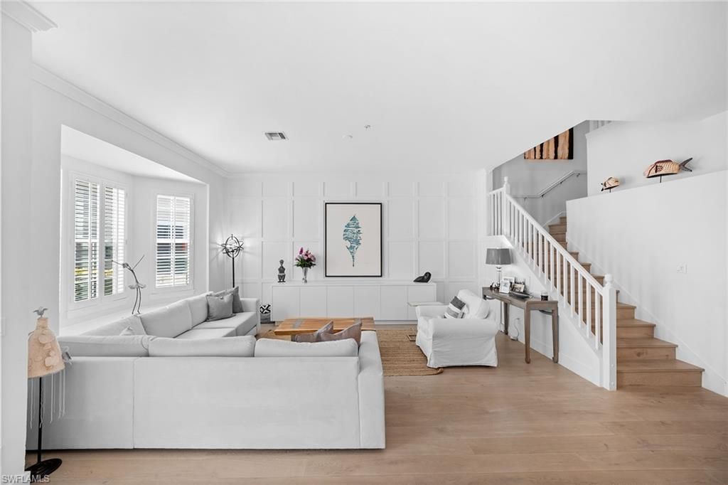 443 8th AVE S 104, Naples, FL 34102