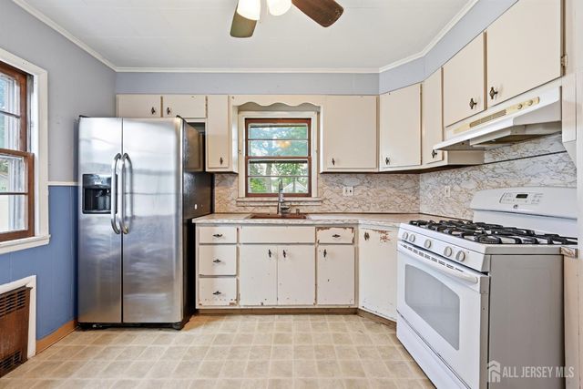 42 Brookwood Road, Spotswood, NJ 08884