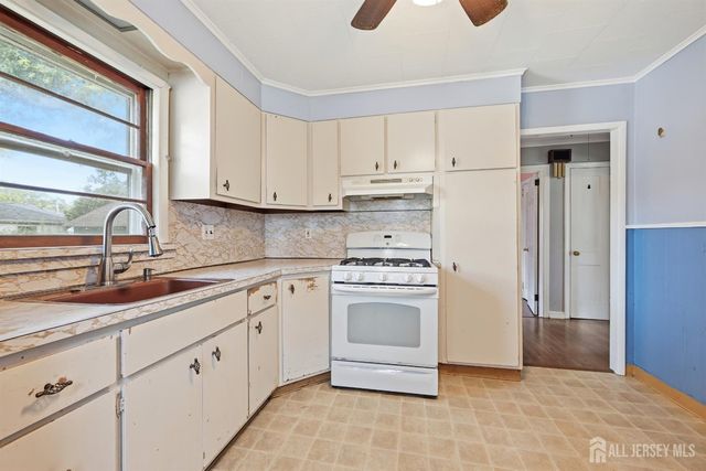 42 Brookwood Road, Spotswood, NJ 08884