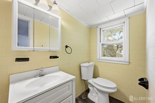 42 Brookwood Road, Spotswood, NJ 08884