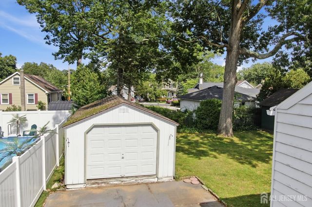 42 Brookwood Road, Spotswood, NJ 08884