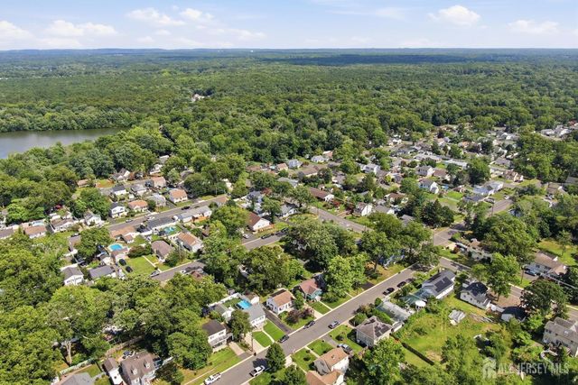 42 Brookwood Road, Spotswood, NJ 08884