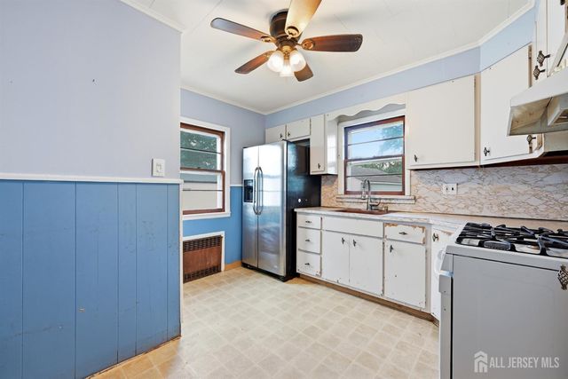 42 Brookwood Road, Spotswood, NJ 08884