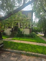 139 Perry Place Street, Wyandotte, MI 48192