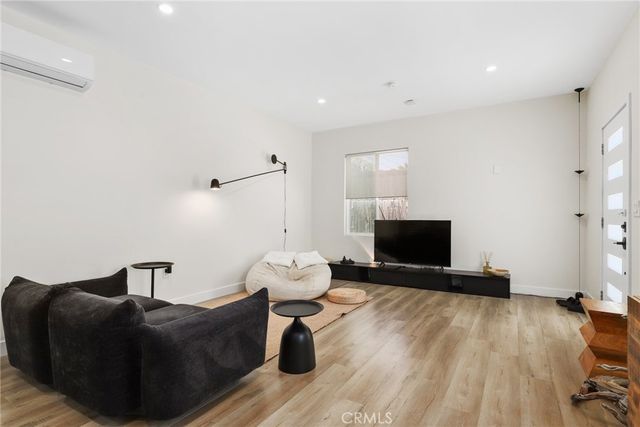 2129 N Pepper Street, Burbank, CA 91505