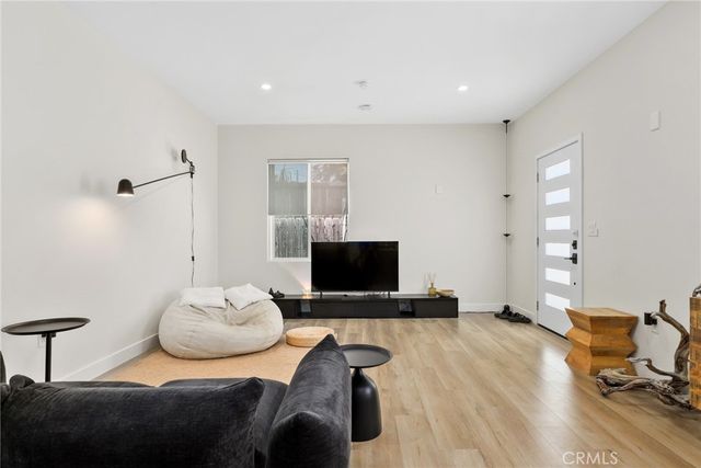 2129 N Pepper Street, Burbank, CA 91505