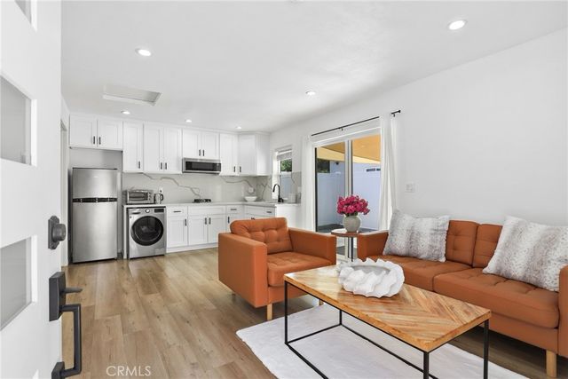 2129 N Pepper Street, Burbank, CA 91505