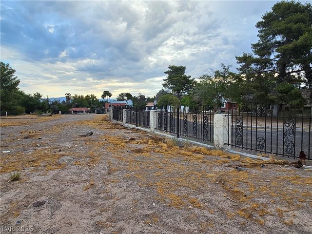 3115 East Viking Road, Las Vegas, NV 89121