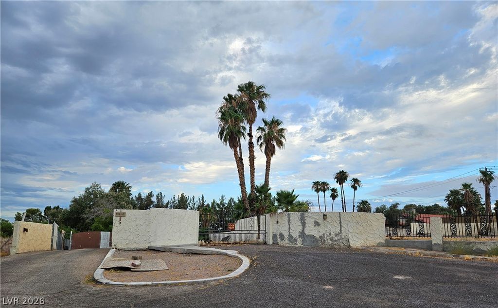 3115 East Viking Road, Las Vegas, NV 89121