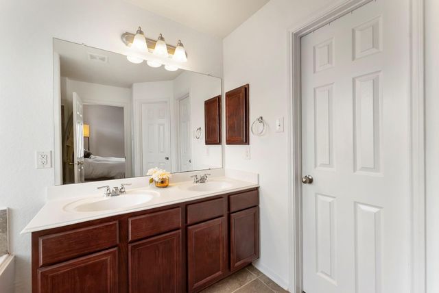 1227 Kaliste Meadow Drive, Houston, TX 77090
