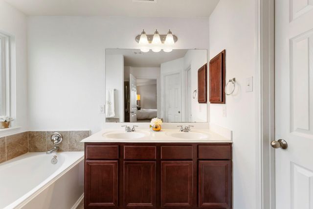 1227 Kaliste Meadow Drive, Houston, TX 77090