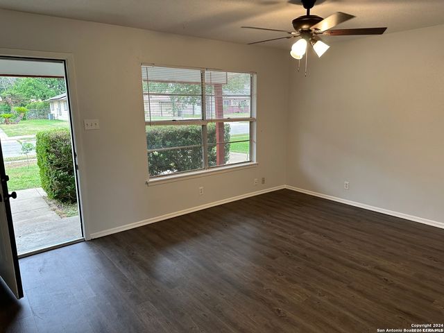 7211 Westglade Dr, San Antonio, TX 78227