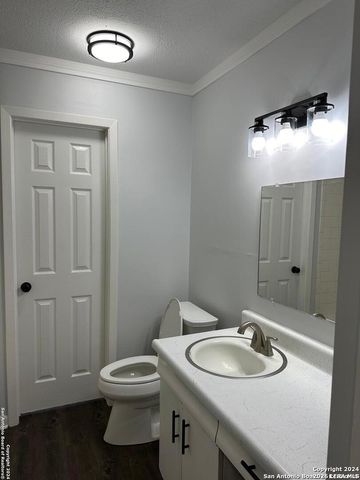 7211 Westglade Dr, San Antonio, TX 78227