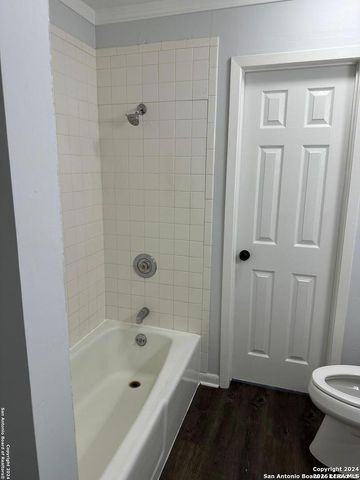 7211 Westglade Dr, San Antonio, TX 78227