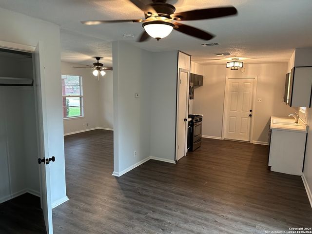 7211 Westglade Dr, San Antonio, TX 78227