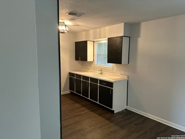 7211 Westglade Dr, San Antonio, TX 78227