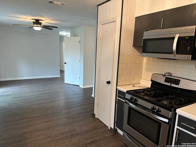 7211 Westglade Dr, San Antonio, TX 78227