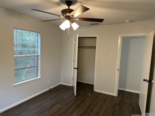 7211 Westglade Dr, San Antonio, TX 78227