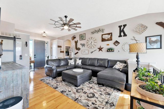 2423 N Spring Hollow, Wichita, KS 67228