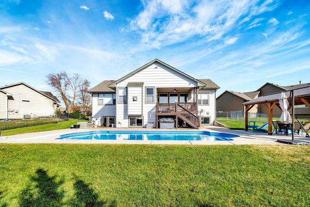 2423 N Spring Hollow, Wichita, KS 67228