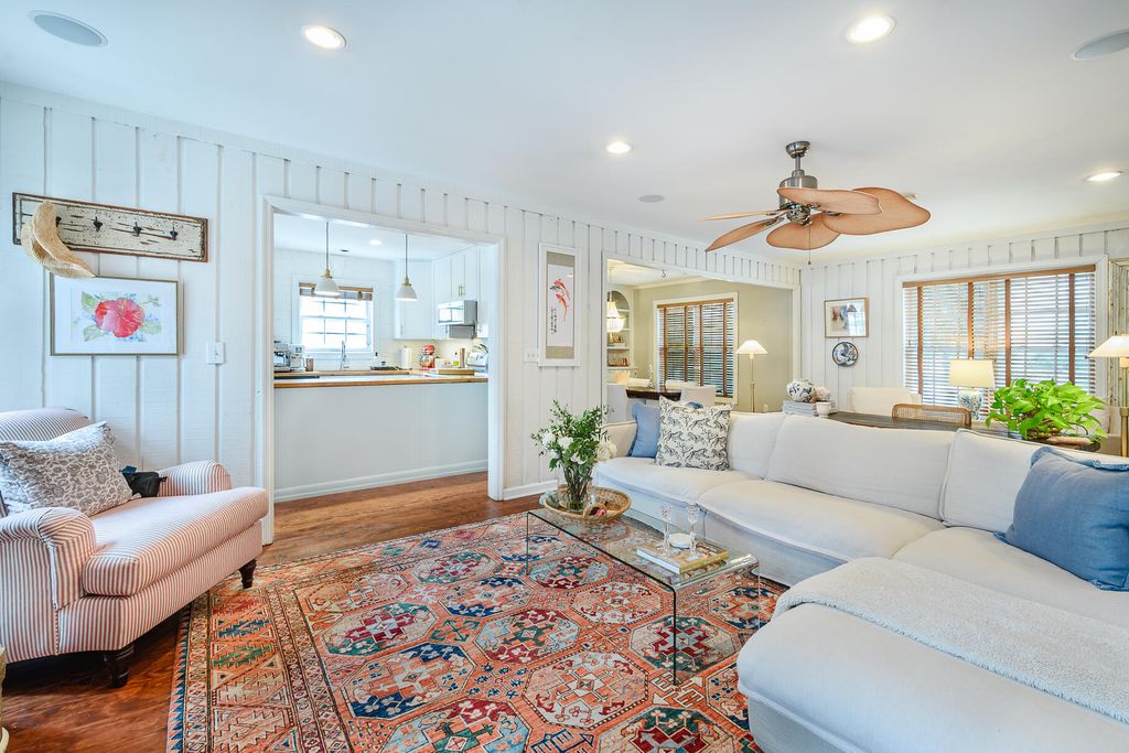 Image 10 of property listing at 1160 Parkway Drive, Mount Pleasant, SC 29464