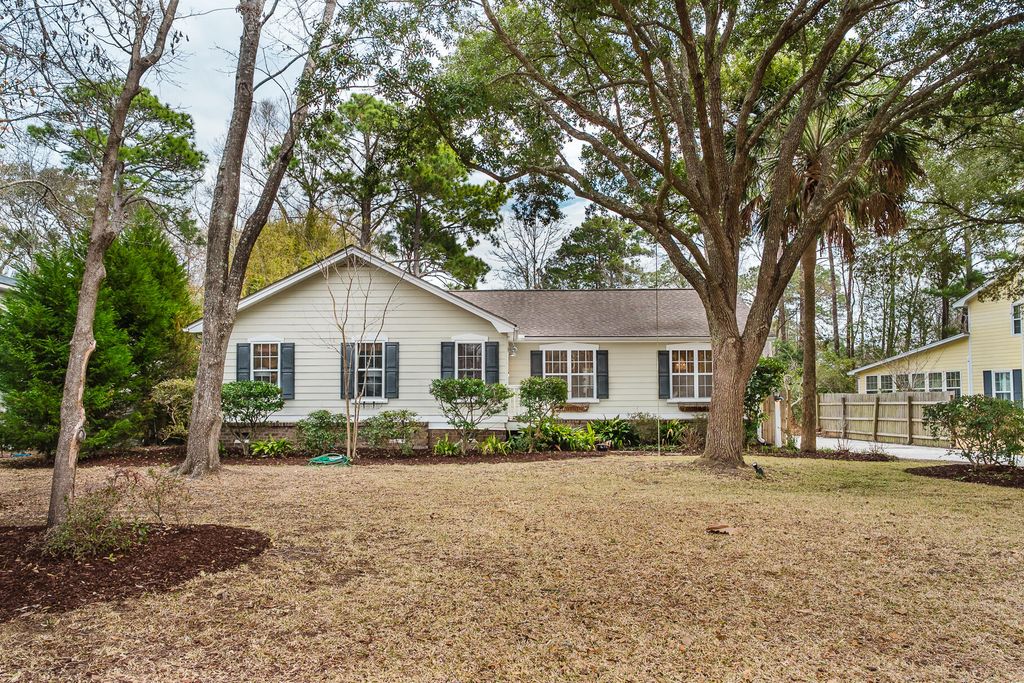 Image 2 of property listing at 1160 Parkway Drive, Mount Pleasant, SC 29464