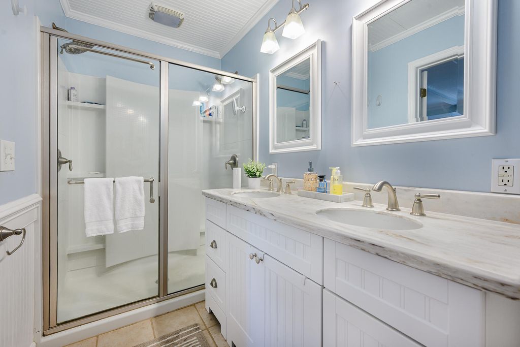 Image 21 of property listing at 1160 Parkway Drive, Mount Pleasant, SC 29464