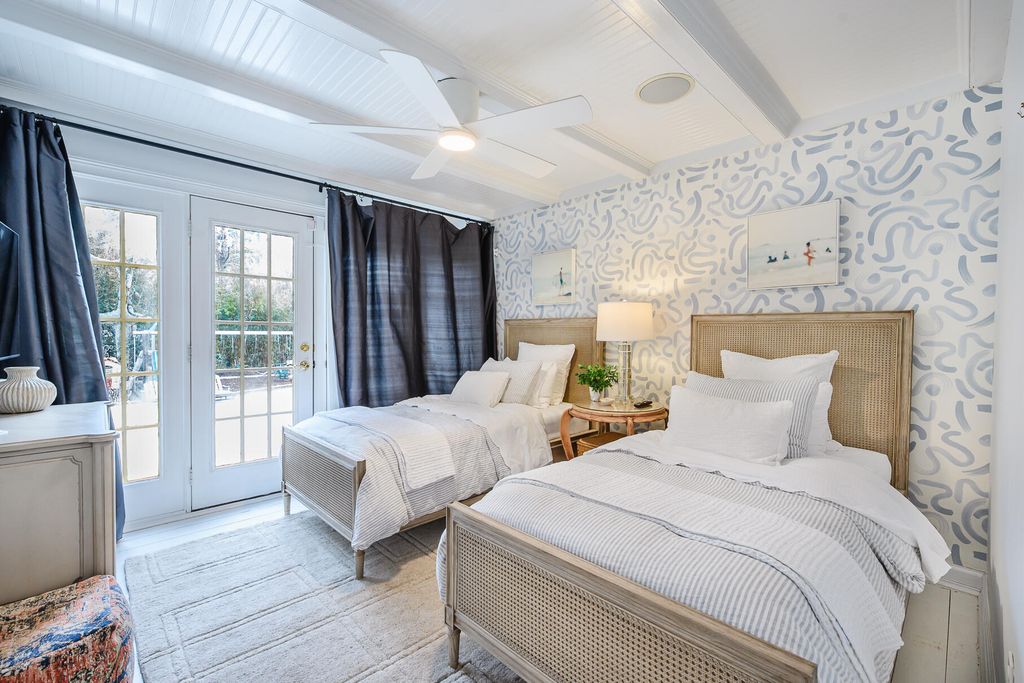 Image 22 of property listing at 1160 Parkway Drive, Mount Pleasant, SC 29464