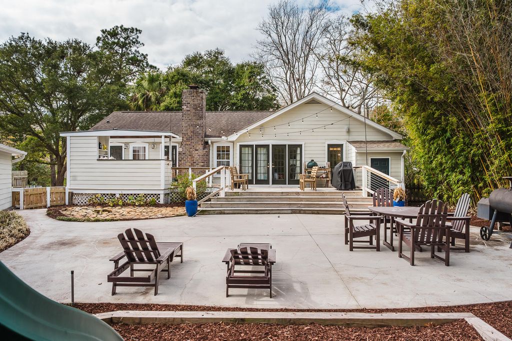 Image 28 of property listing at 1160 Parkway Drive, Mount Pleasant, SC 29464