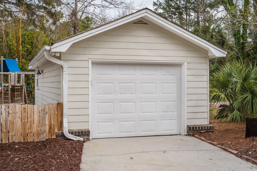 Image 34 of property listing at 1160 Parkway Drive, Mount Pleasant, SC 29464