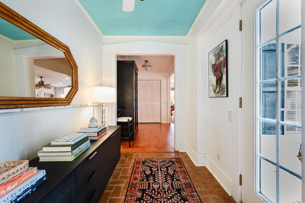 Image 5 of property listing at 1160 Parkway Drive, Mount Pleasant, SC 29464