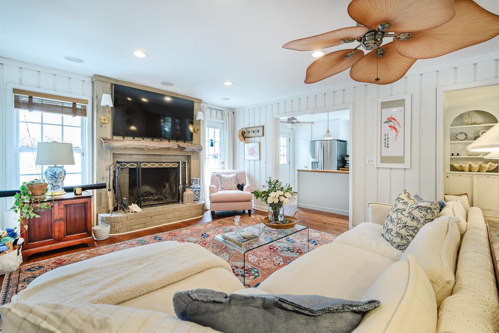 Image 9 of property listing at 1160 Parkway Drive, Mount Pleasant, SC 29464