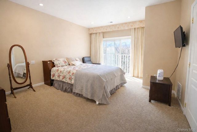 22 N De Baun Avenue 305, Suffern, NY 10901