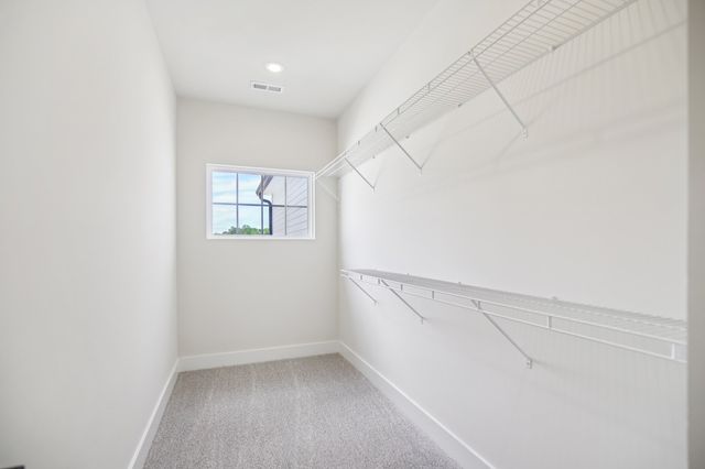 1042 Stagecoach Dr, White House, TN 37188