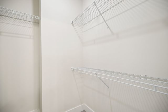 1042 Stagecoach Dr, White House, TN 37188