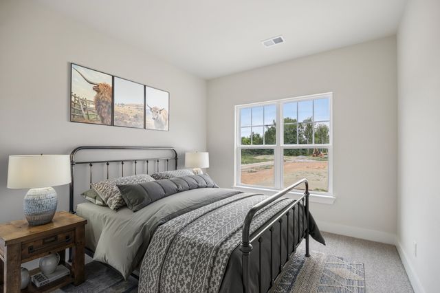 1042 Stagecoach Dr, White House, TN 37188