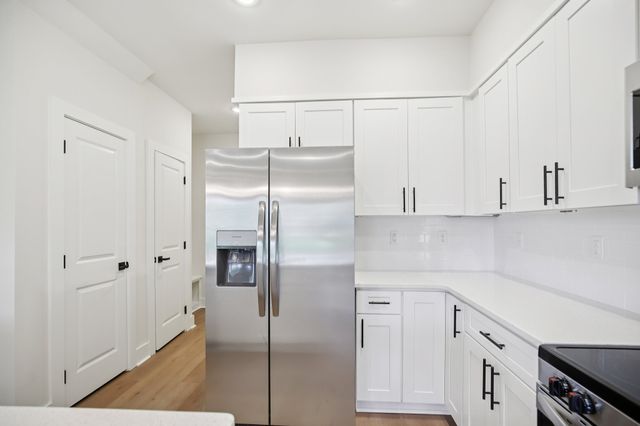 1042 Stagecoach Dr, White House, TN 37188