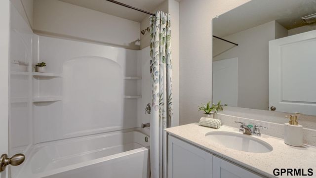 13631 Whitmore Street, Omaha, NE 68142