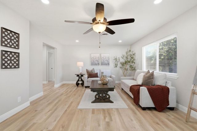 2245 E Lemmon Way, Hanford, CA 93230