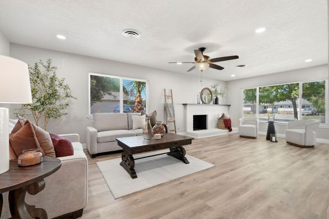 2245 E Lemmon Way, Hanford, CA 93230