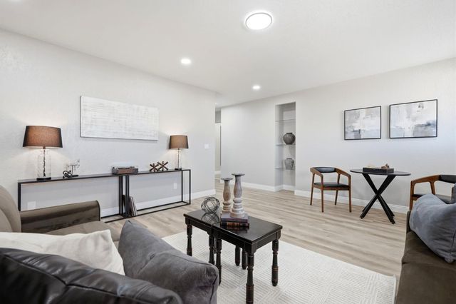 2245 E Lemmon Way, Hanford, CA 93230
