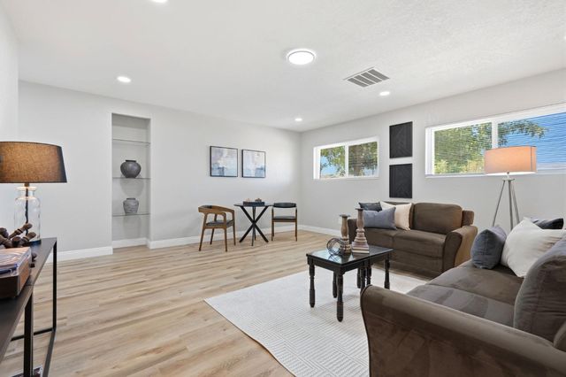 2245 E Lemmon Way, Hanford, CA 93230