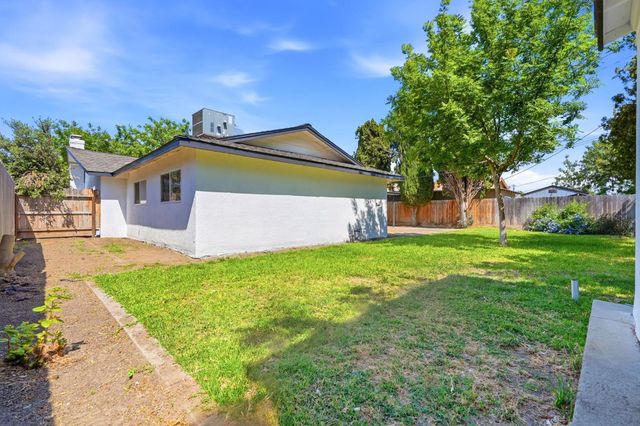 2245 E Lemmon Way, Hanford, CA 93230