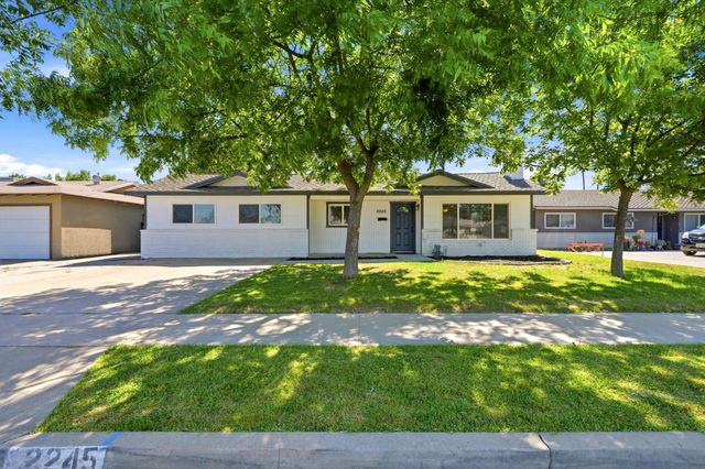 2245 E Lemmon Way, Hanford, CA 93230