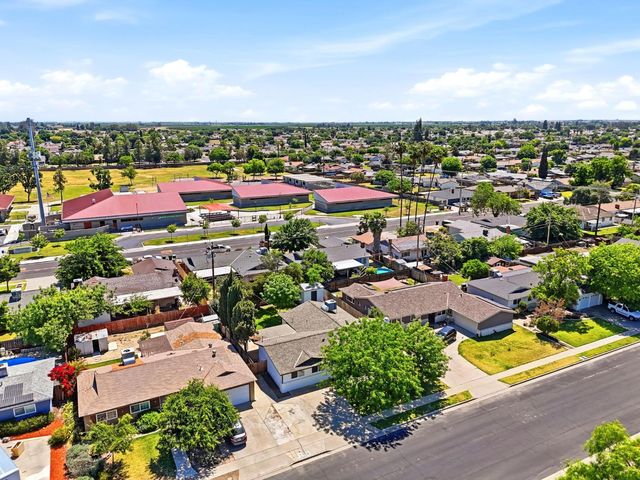 2245 E Lemmon Way, Hanford, CA 93230