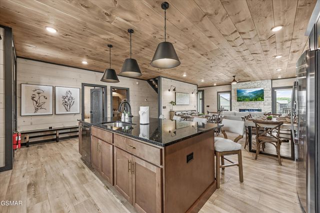 351 Rambling Creek Way, Sevierville, TN 37862